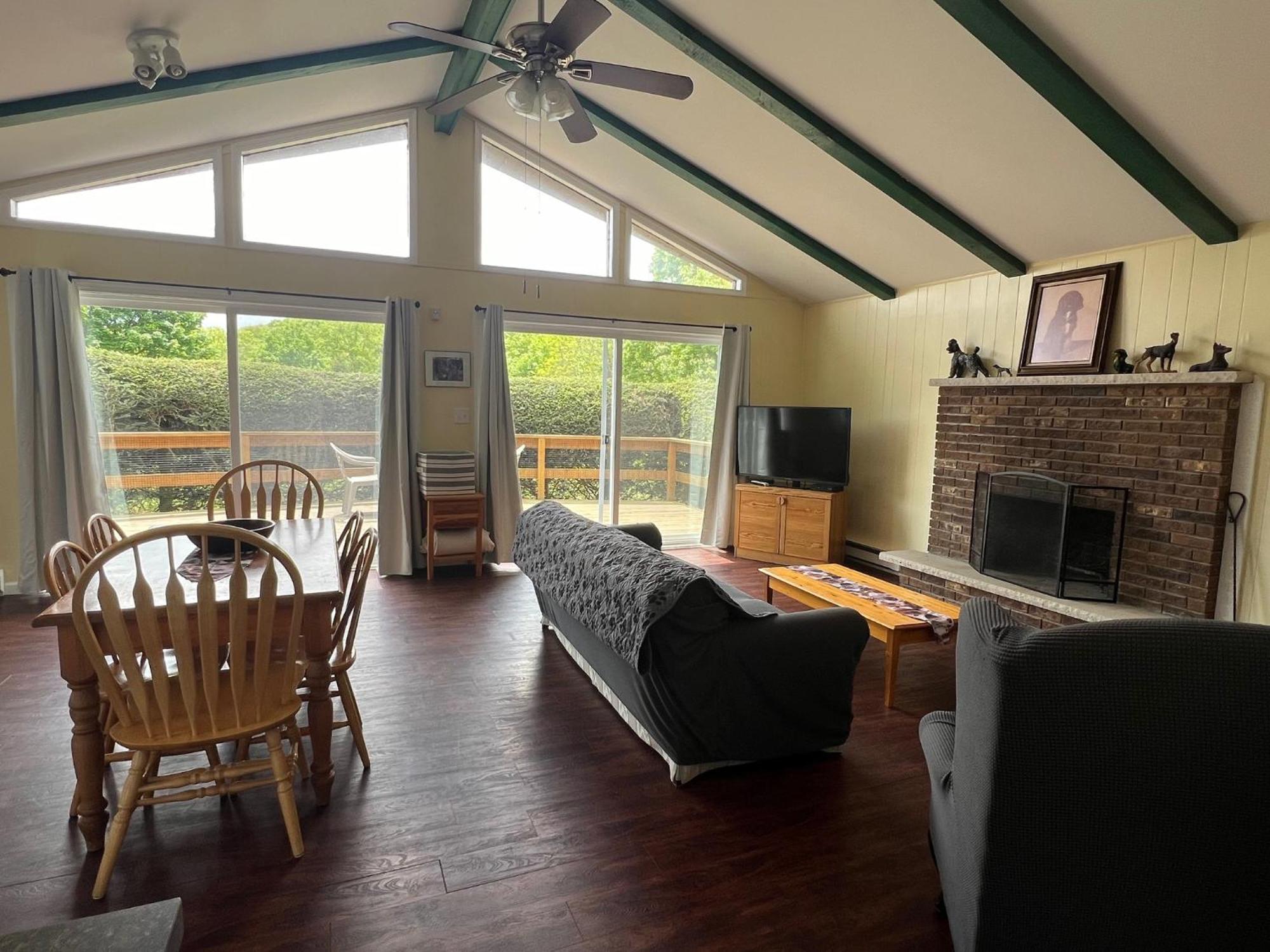 Fenced Yard Chalets From Good Dog Vacations At Big Valley Resort Sciota Exteriör bild
