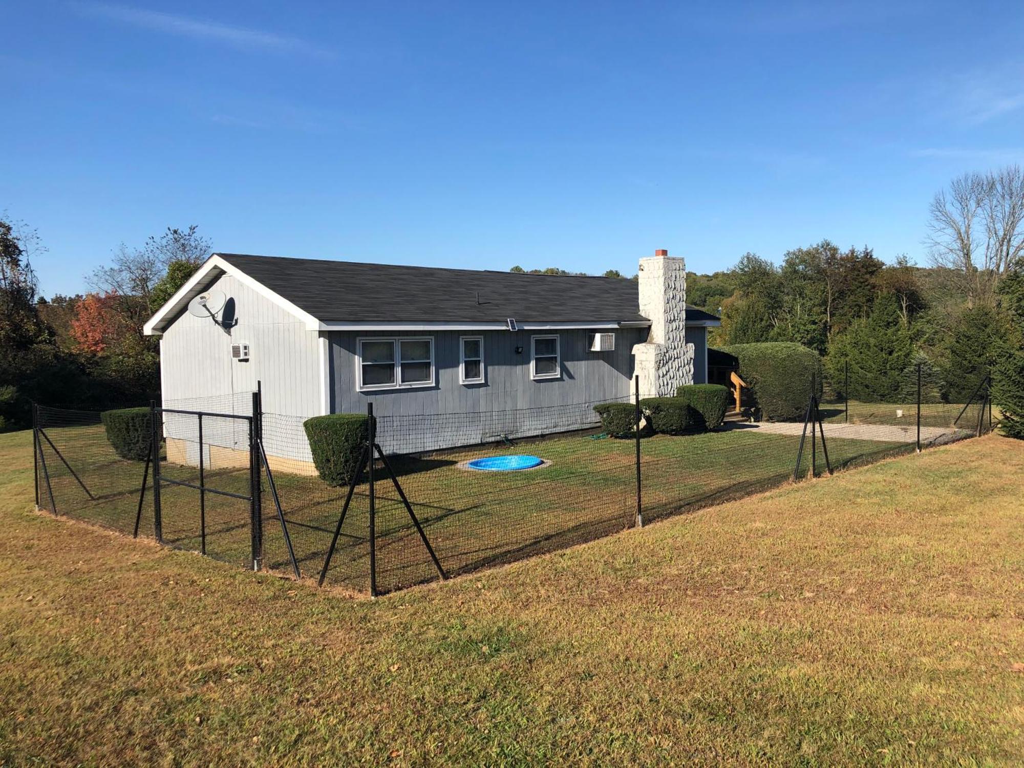 Fenced Yard Chalets From Good Dog Vacations At Big Valley Resort Sciota Exteriör bild